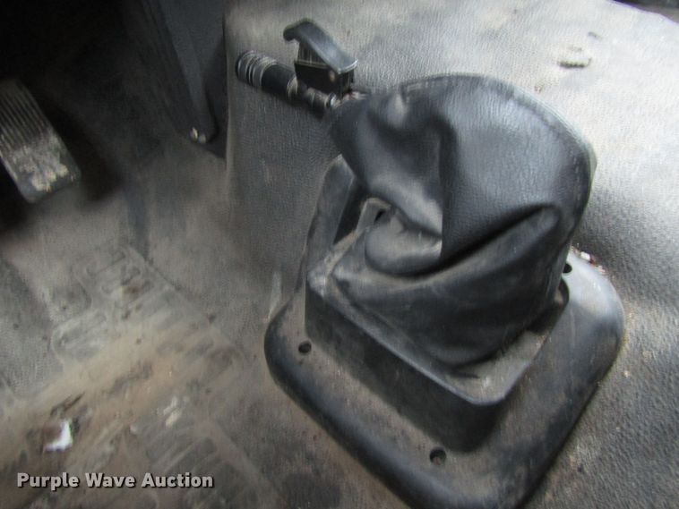 image for item DH8323 2013 Ford F650 Super Duty flatbed truck