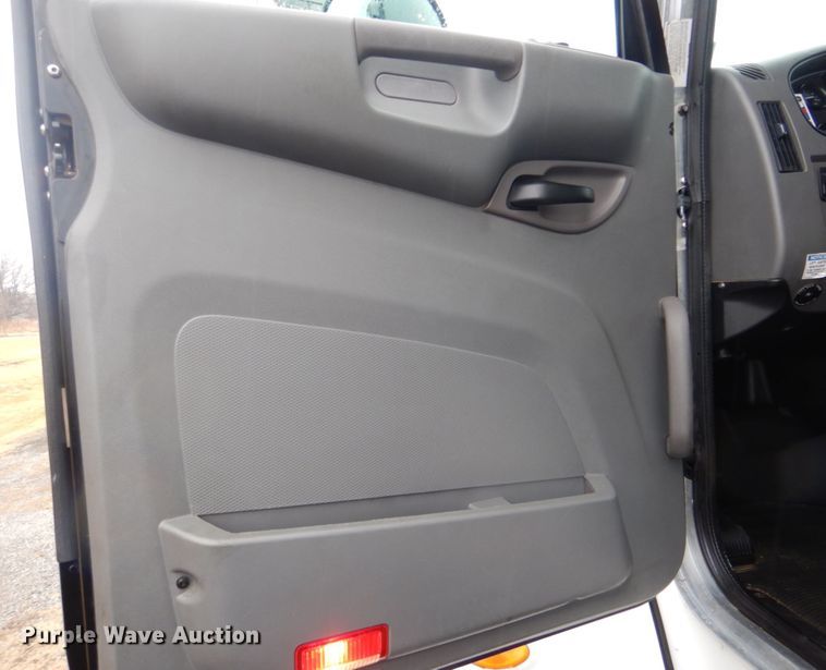 image for item FF9148 2012 Peterbilt 330 box truck