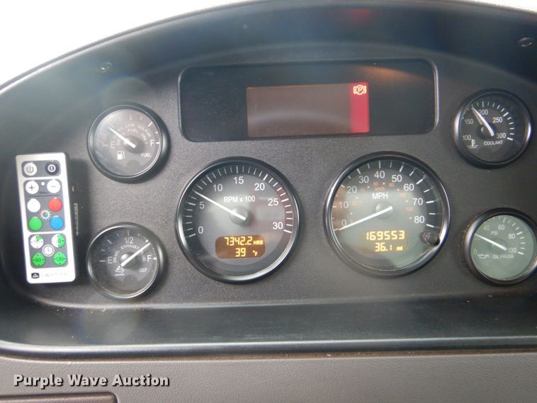 image for item FF9148 2012 Peterbilt 330 box truck