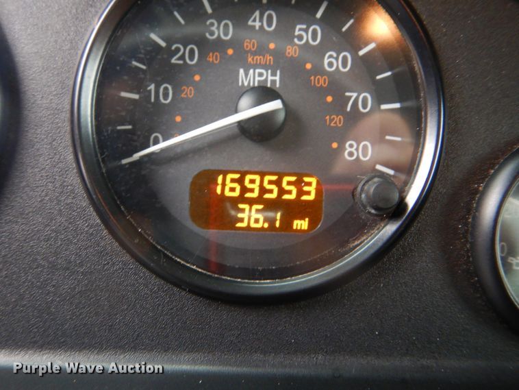 image for item FF9148 2012 Peterbilt 330 box truck