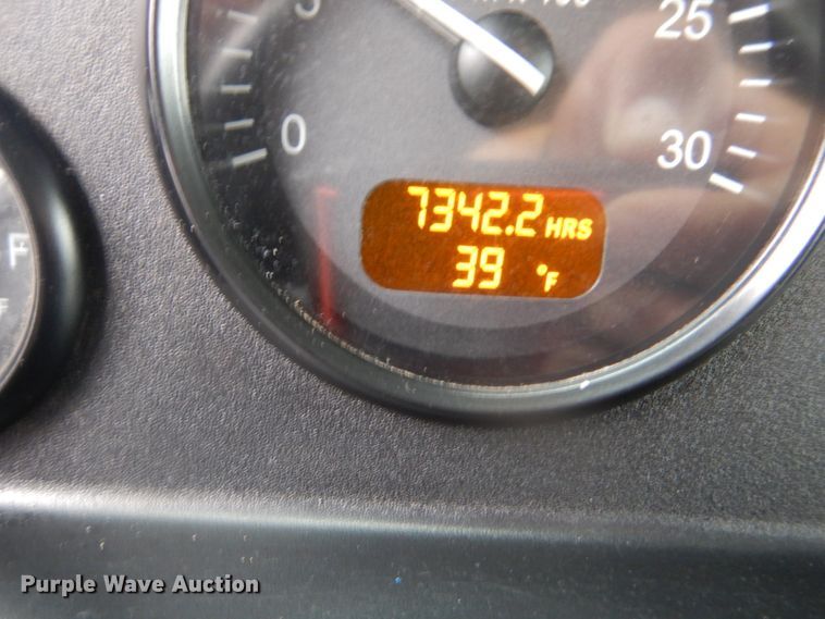 image for item FF9148 2012 Peterbilt 330 box truck