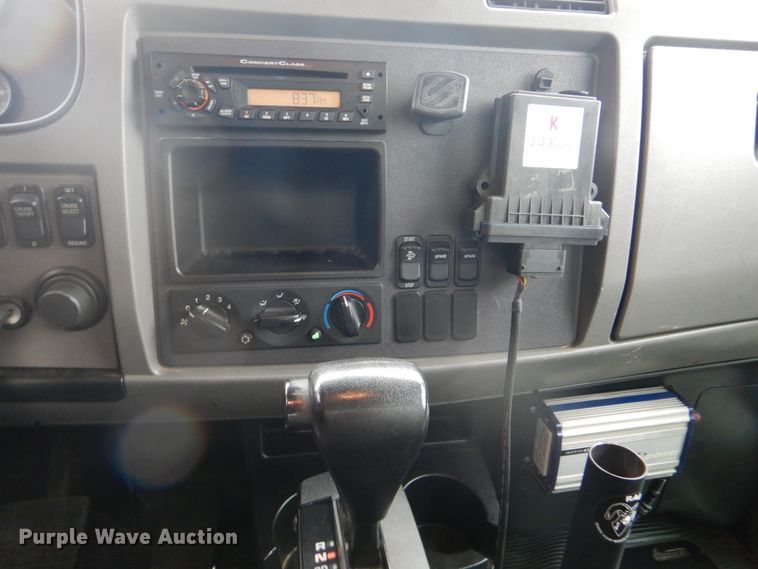 image for item FF9148 2012 Peterbilt 330 box truck