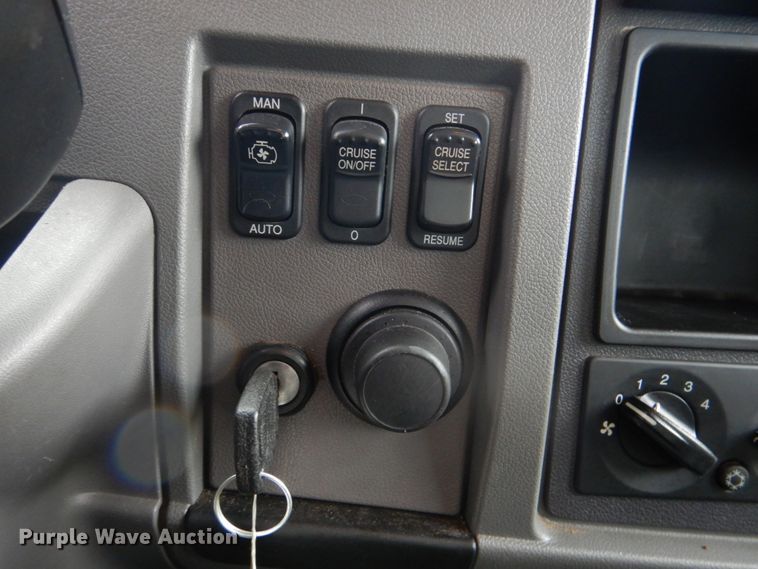 image for item FF9148 2012 Peterbilt 330 box truck