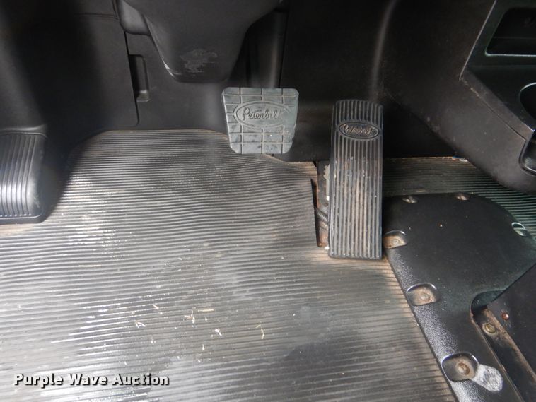 image for item FF9148 2012 Peterbilt 330 box truck