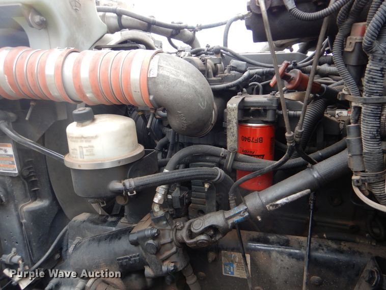 image for item FF9148 2012 Peterbilt 330 box truck