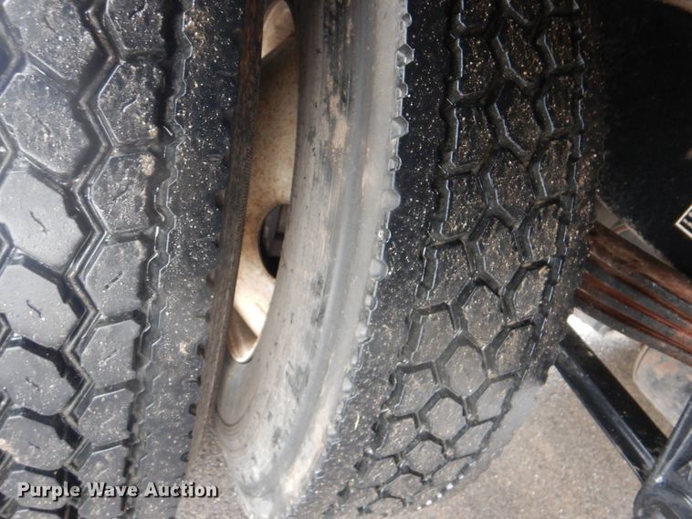 image for item FF9148 2012 Peterbilt 330 box truck