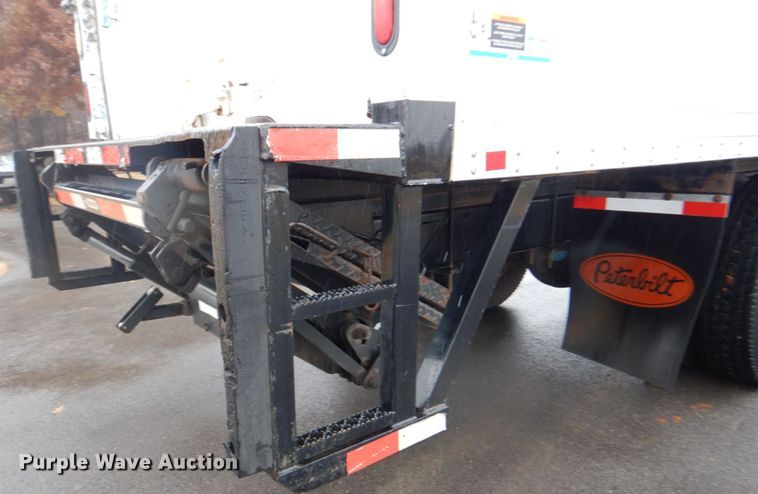 image for item FF9148 2012 Peterbilt 330 box truck