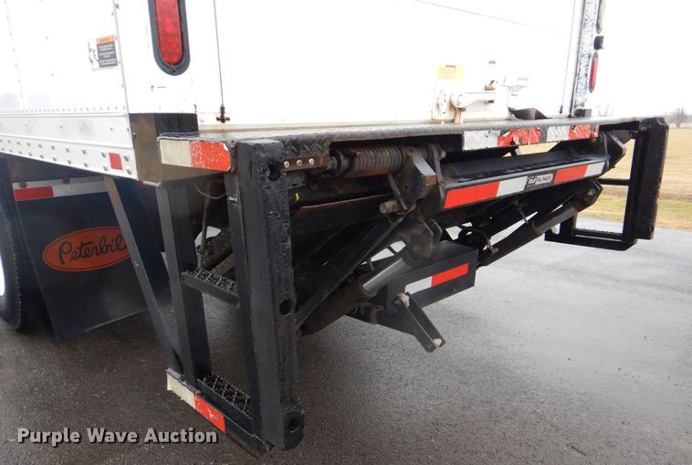 image for item FF9148 2012 Peterbilt 330 box truck