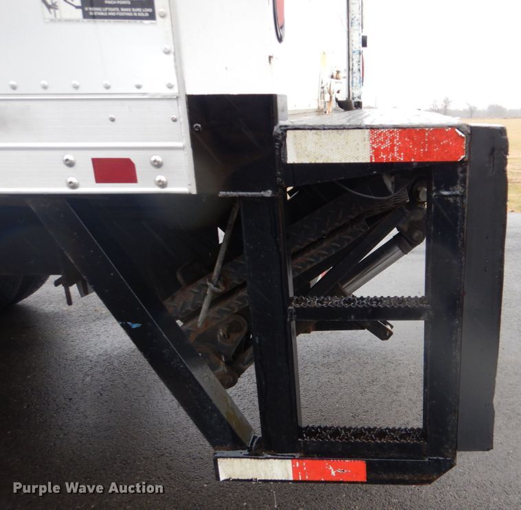 image for item FF9148 2012 Peterbilt 330 box truck