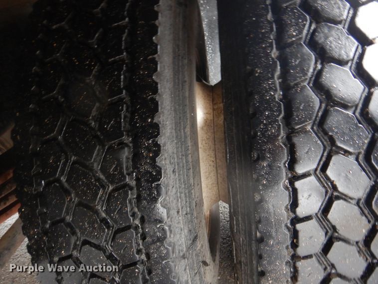 image for item FF9148 2012 Peterbilt 330 box truck