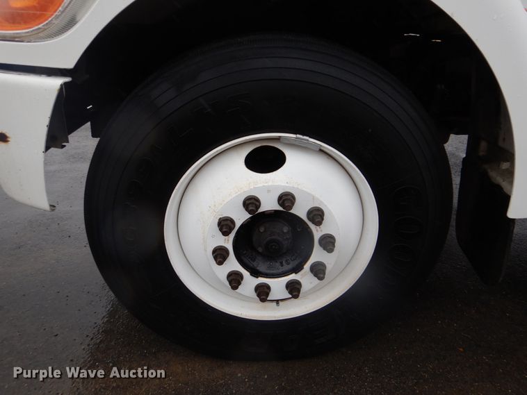 image for item FF9148 2012 Peterbilt 330 box truck