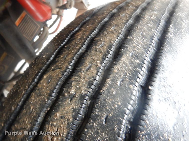 image for item FF9148 2012 Peterbilt 330 box truck