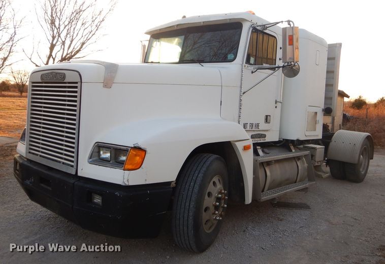 image for item GB9562 1994 Freightliner FLD semi truck