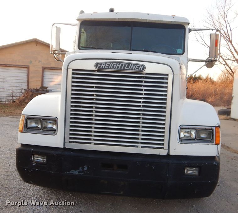 image for item GB9562 1994 Freightliner FLD semi truck