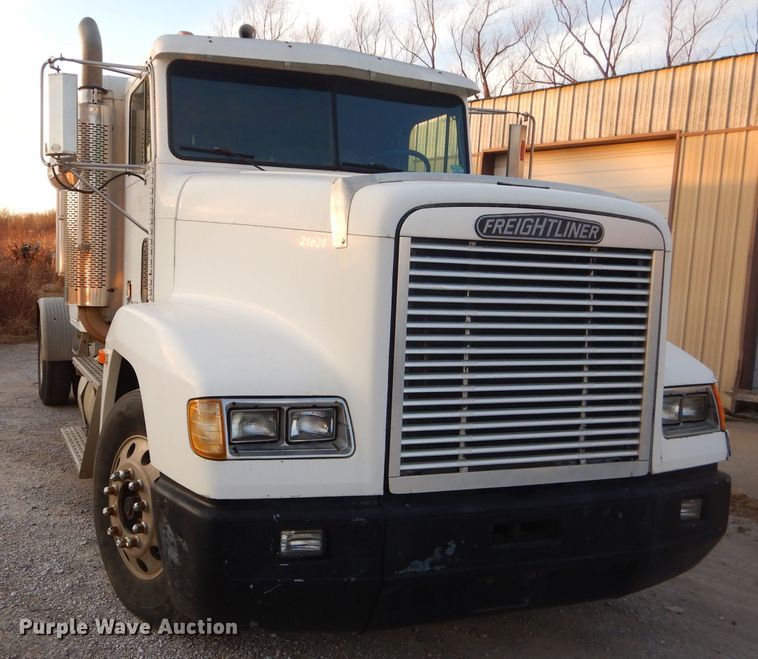 image for item GB9562 1994 Freightliner FLD semi truck