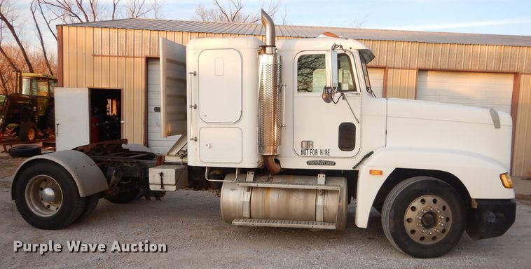 image for item GB9562 1994 Freightliner FLD semi truck