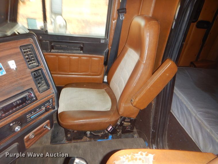 image for item GB9562 1994 Freightliner FLD semi truck