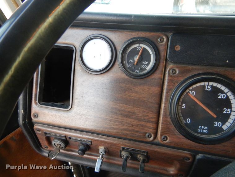 image for item GB9562 1994 Freightliner FLD semi truck