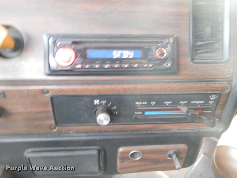 image for item GB9562 1994 Freightliner FLD semi truck