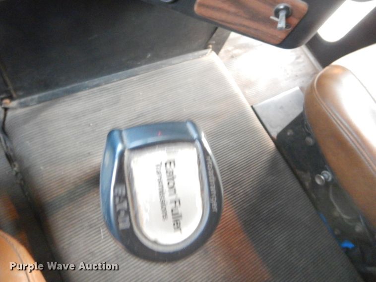 image for item GB9562 1994 Freightliner FLD semi truck