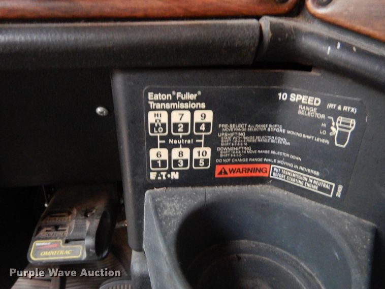 image for item GB9562 1994 Freightliner FLD semi truck