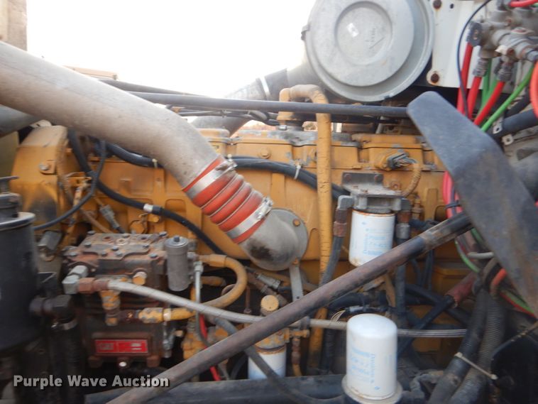 image for item GB9562 1994 Freightliner FLD semi truck