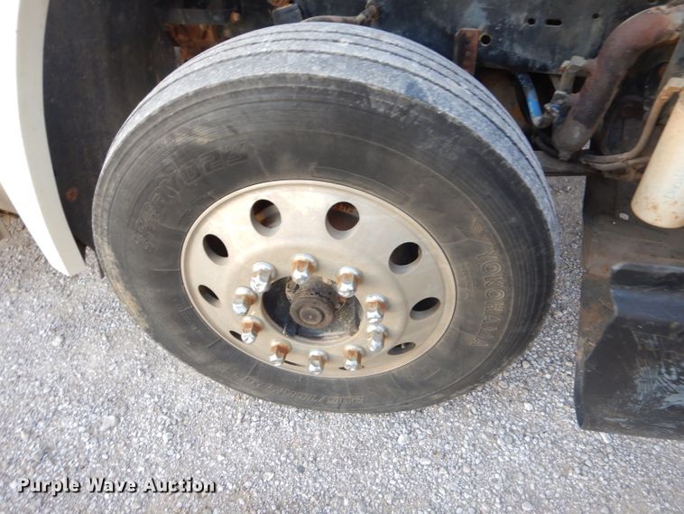 image for item GB9562 1994 Freightliner FLD semi truck