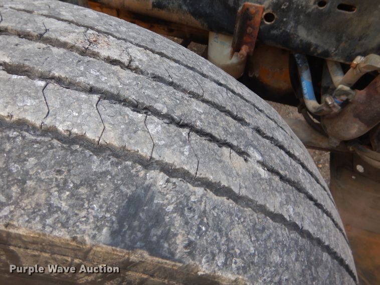 image for item GB9562 1994 Freightliner FLD semi truck