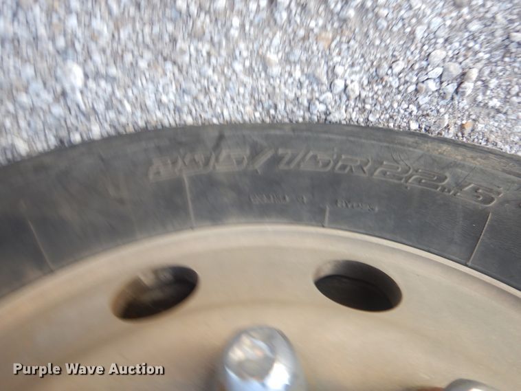 image for item GB9562 1994 Freightliner FLD semi truck