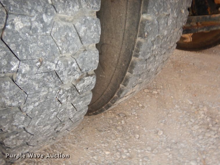 image for item GB9562 1994 Freightliner FLD semi truck