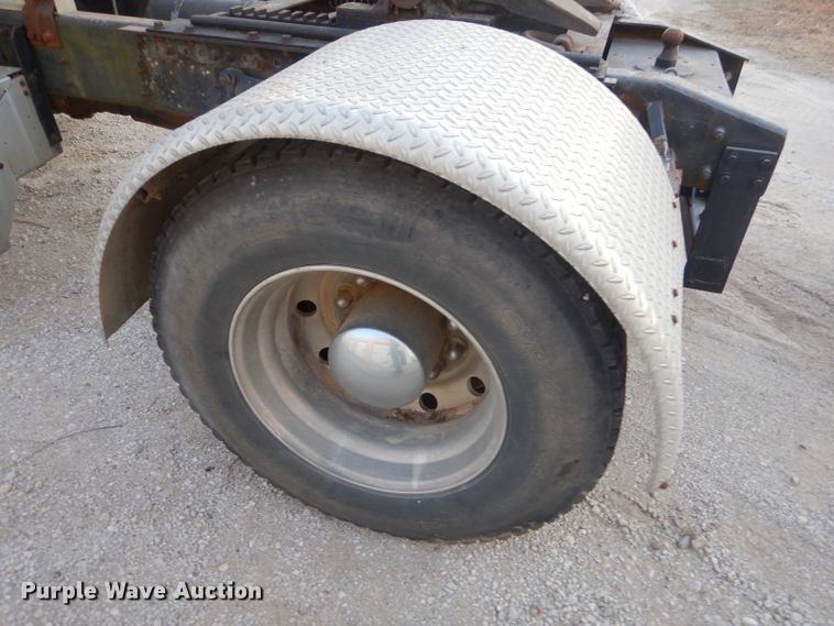 image for item GB9562 1994 Freightliner FLD semi truck