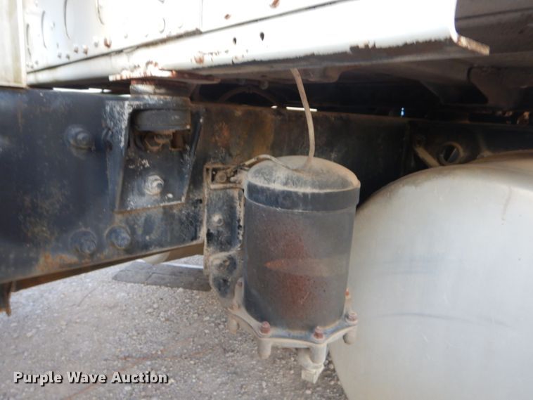 image for item GB9562 1994 Freightliner FLD semi truck