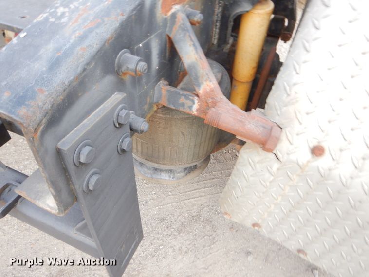 image for item GB9562 1994 Freightliner FLD semi truck