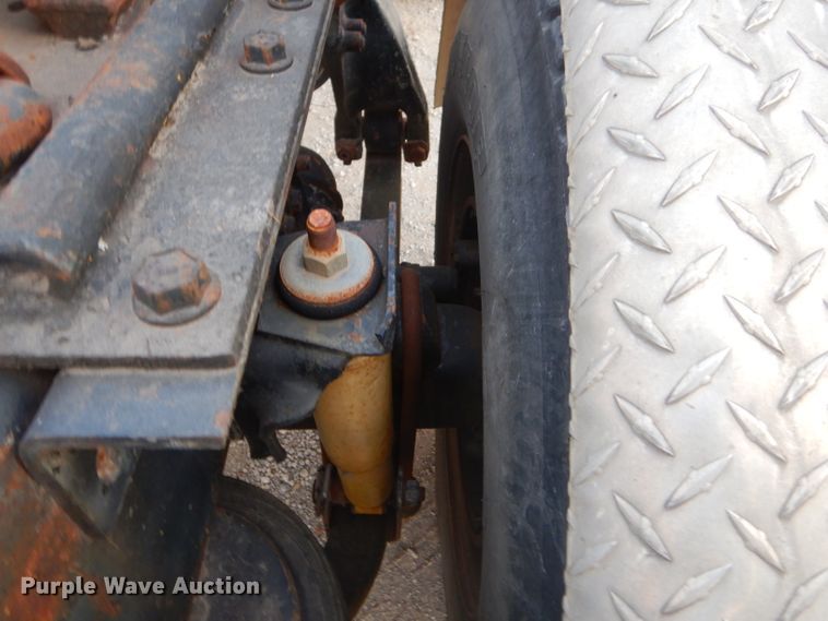 image for item GB9562 1994 Freightliner FLD semi truck