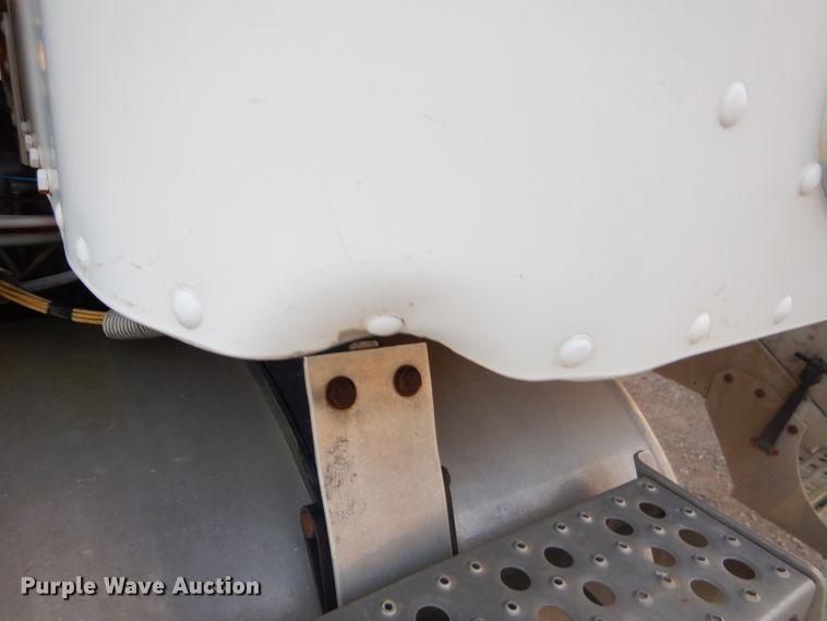 image for item GB9562 1994 Freightliner FLD semi truck