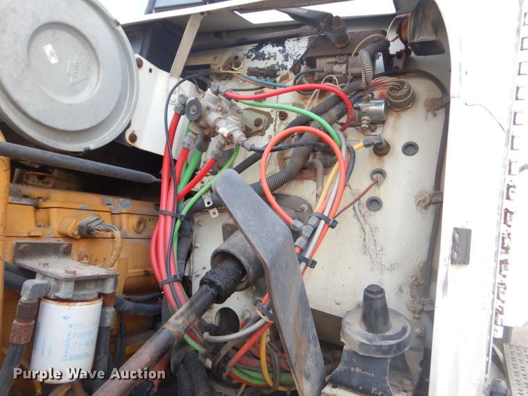 image for item GB9562 1994 Freightliner FLD semi truck