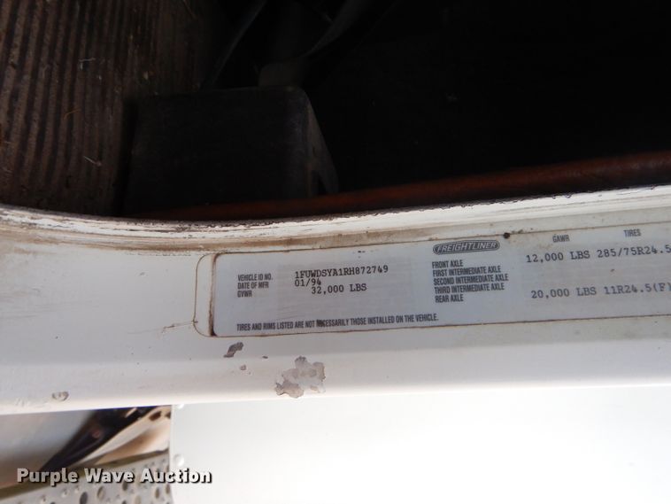 image for item GB9562 1994 Freightliner FLD semi truck