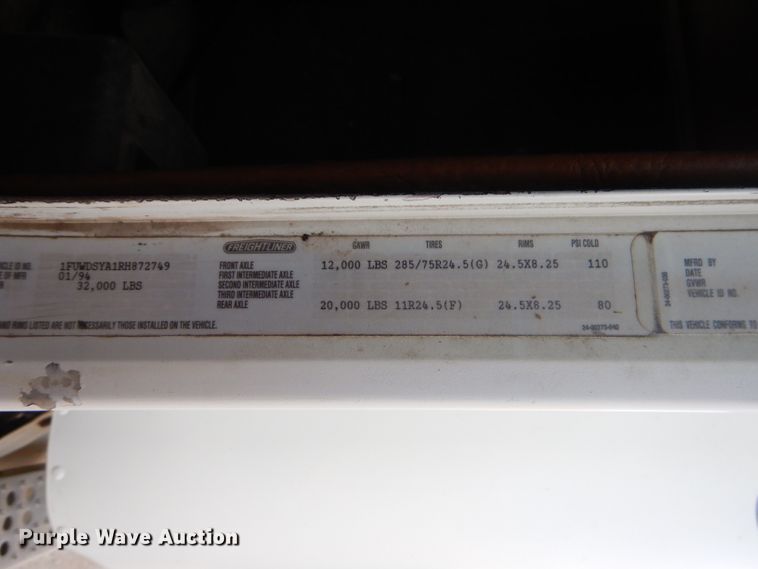 image for item GB9562 1994 Freightliner FLD semi truck