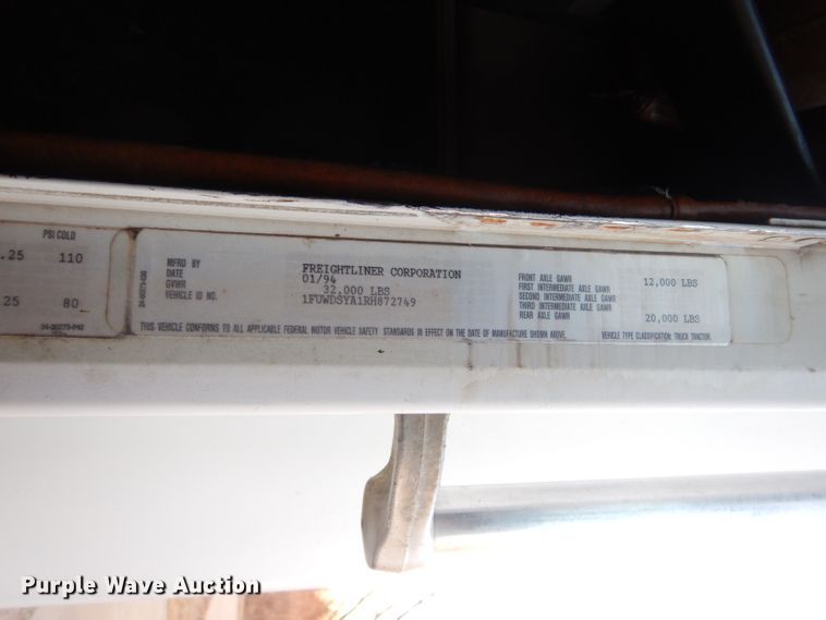 image for item GB9562 1994 Freightliner FLD semi truck