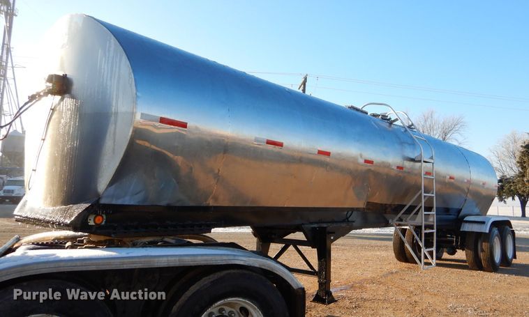 image for item GB9572 1972 Kari Kool tank trailer