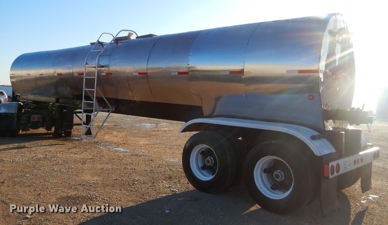 image for item GB9572 1972 Kari Kool tank trailer