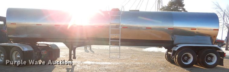 image for item GB9572 1972 Kari Kool tank trailer