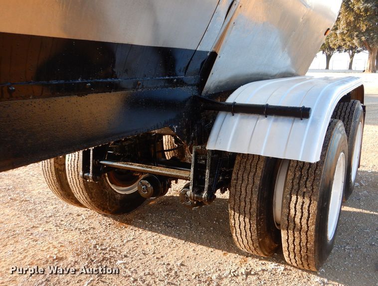 image for item GB9572 1972 Kari Kool tank trailer