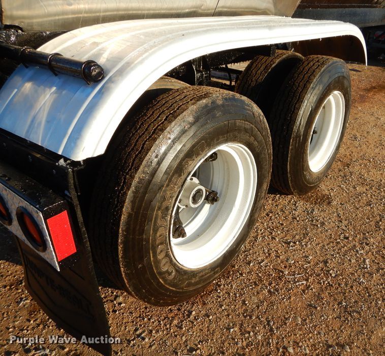 image for item GB9572 1972 Kari Kool tank trailer