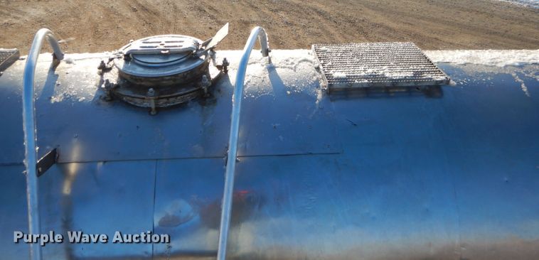 image for item GB9572 1972 Kari Kool tank trailer