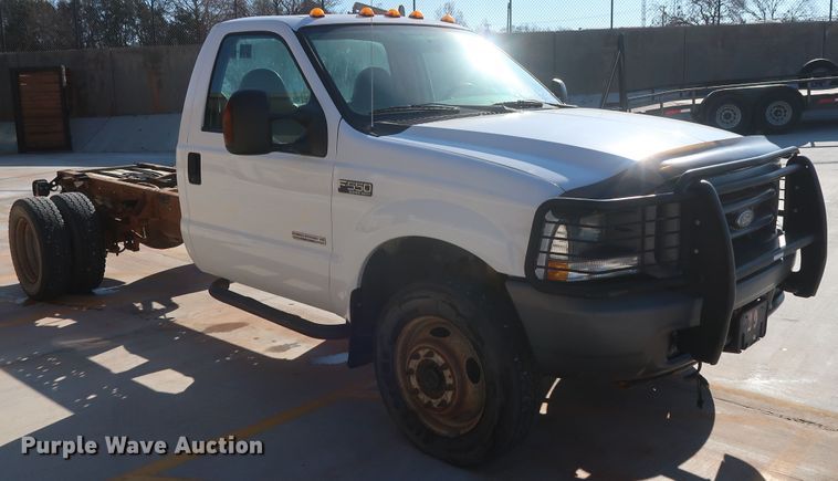 image for item DH3646 2004 Ford F550 truck cab and chassis