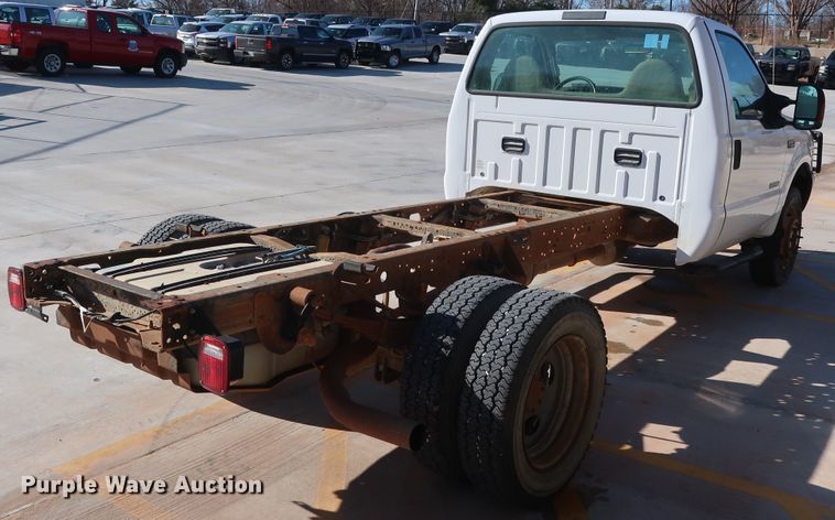 image for item DH3646 2004 Ford F550 truck cab and chassis