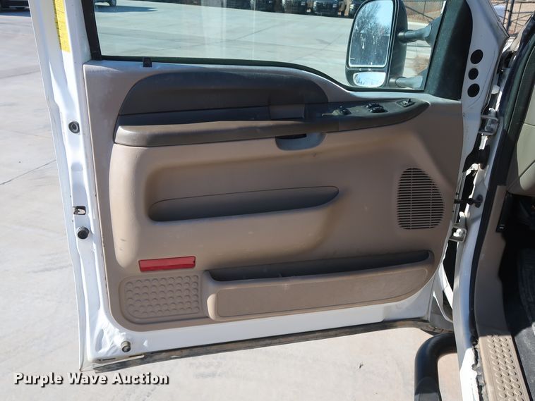 image for item DH3646 2004 Ford F550 truck cab and chassis