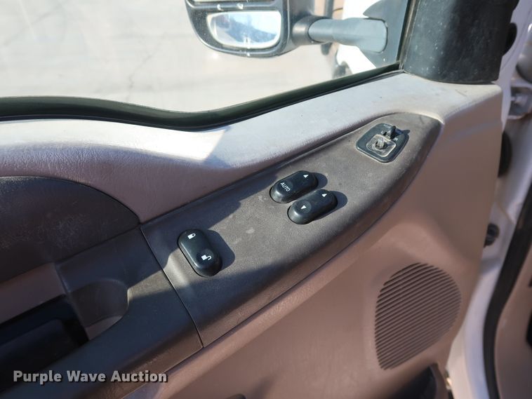 image for item DH3646 2004 Ford F550 truck cab and chassis