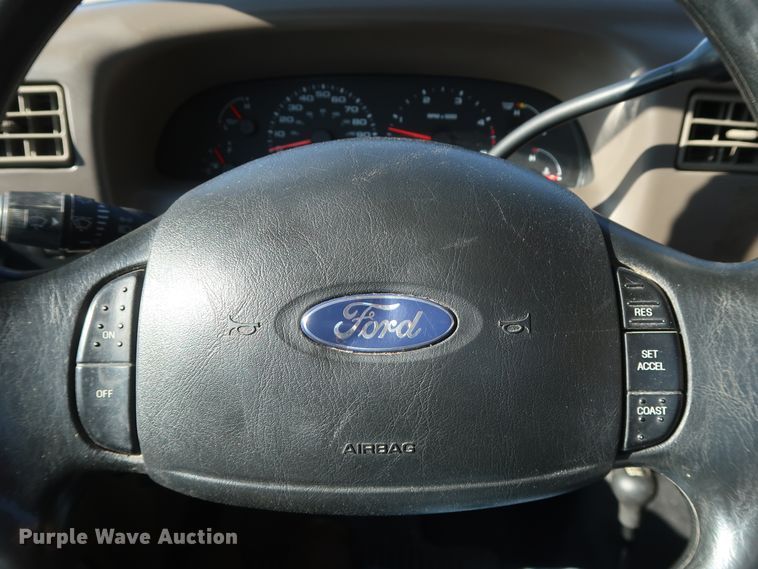 image for item DH3646 2004 Ford F550 truck cab and chassis